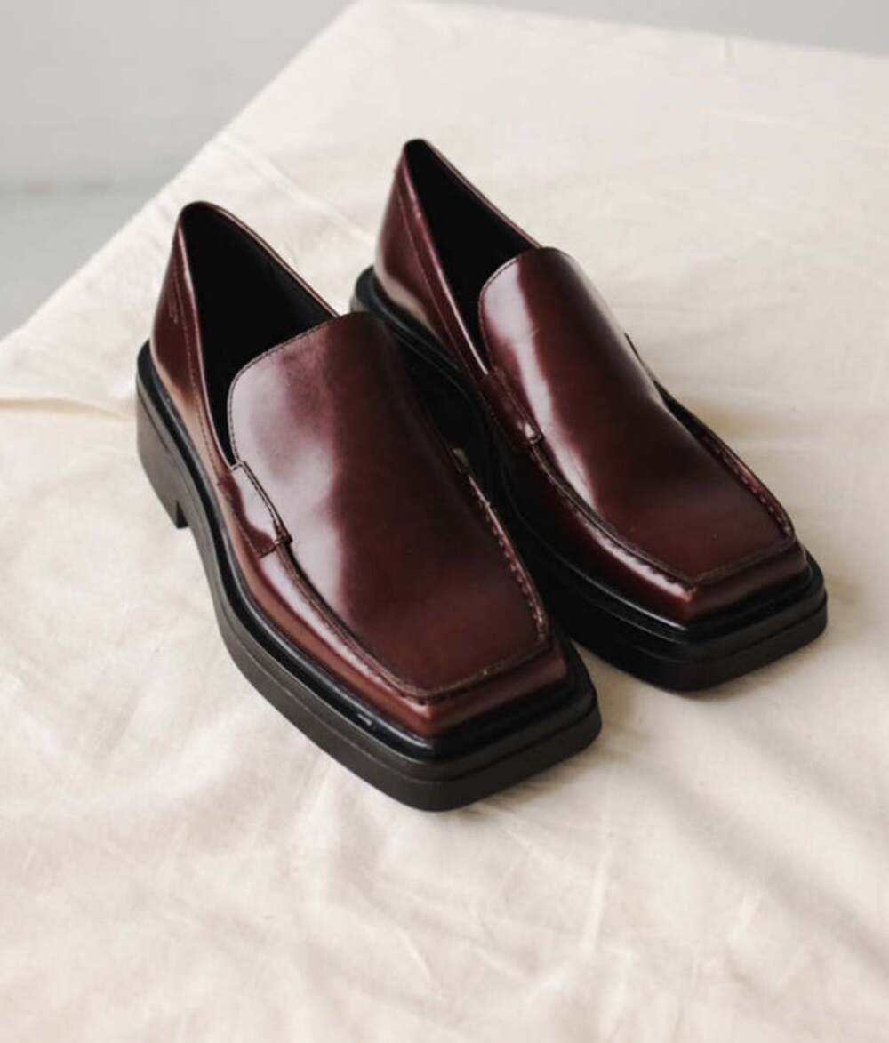 Vagabond Eyra Flat Loafer in brown